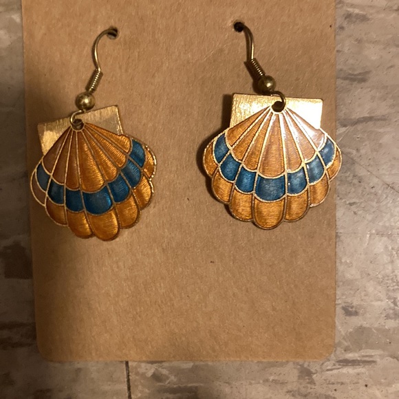 Shell Dangle Earrings - Picture 4 of 4